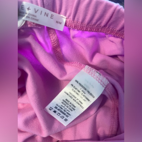 Hi, selling these stupendous shorts for kids in size M. - Picture 5 of 5